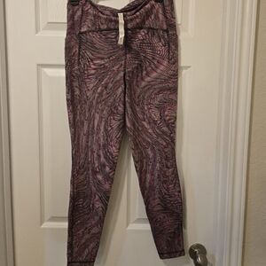Elegant Swirl Patterned Leggings